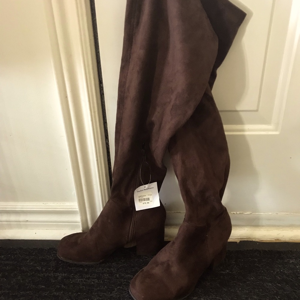 Boots - Picture 2 of 7